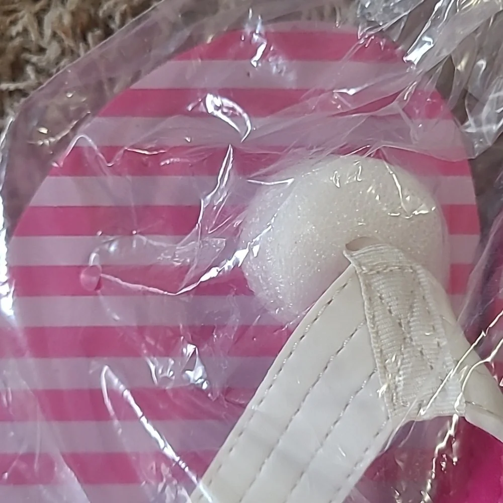 Avon Pink and White Flip Flops Sizs LARGE 9-10 - Picture 3 of 6